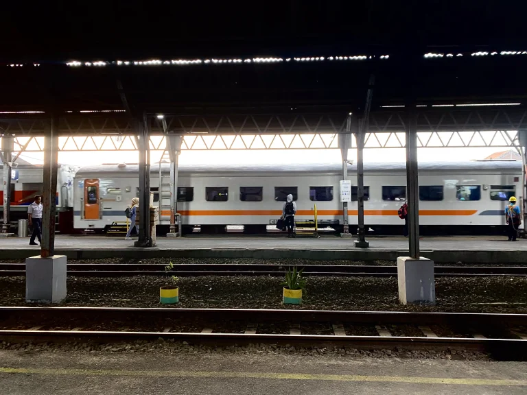 Estación de tren en Semarang, Java