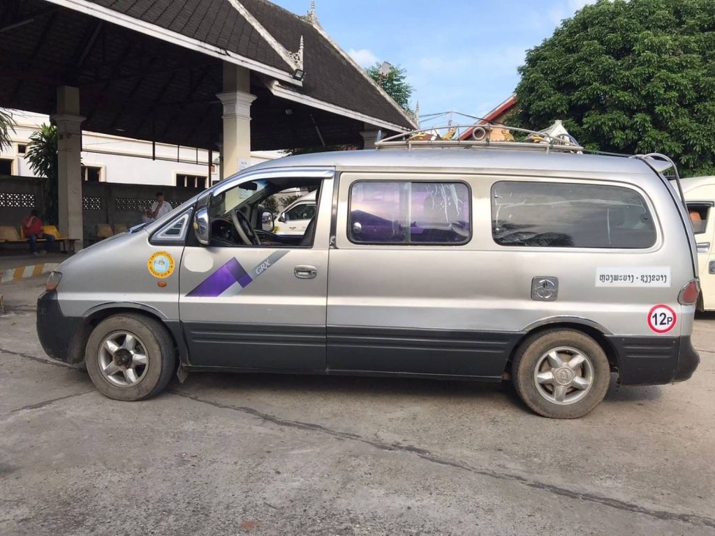 como moverse por laos en mini van