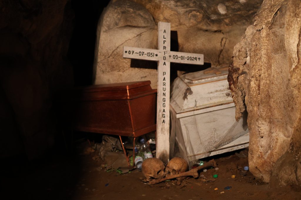 ataudes cueva tana toraja